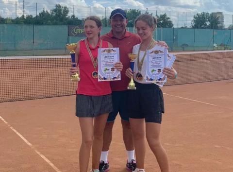 Ліза Труш , Стотика Софія - переможці Чемпіонату України в парі