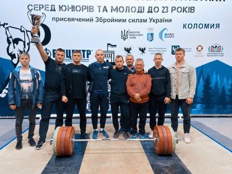 Представники ДЮСШ № 3 з срібним кубком чемпіонату України