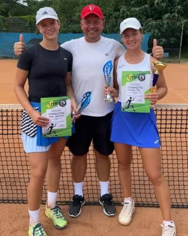 Квятковська Уляна, Труш Юрій, Труш Єлізавета - з нагородами всеукраїнського тенісного турніру